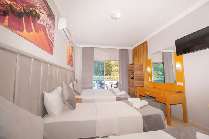 Room 18 of 28