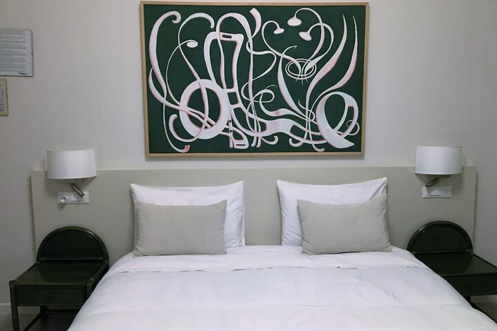 Room 12 of 37