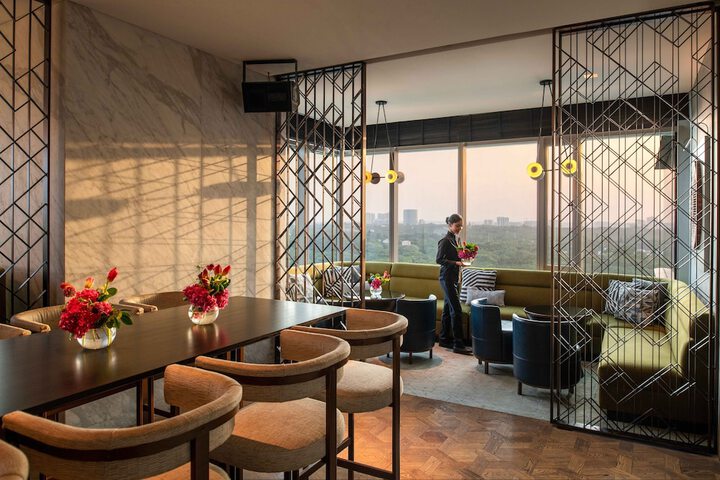 Lounge 56 of 74