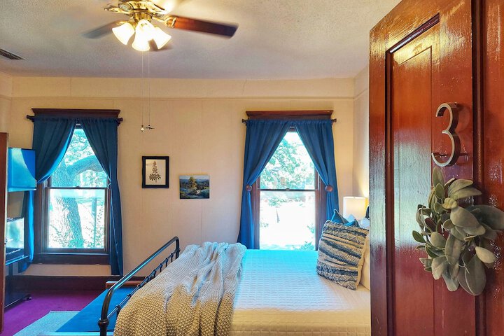 Room 9 of 38