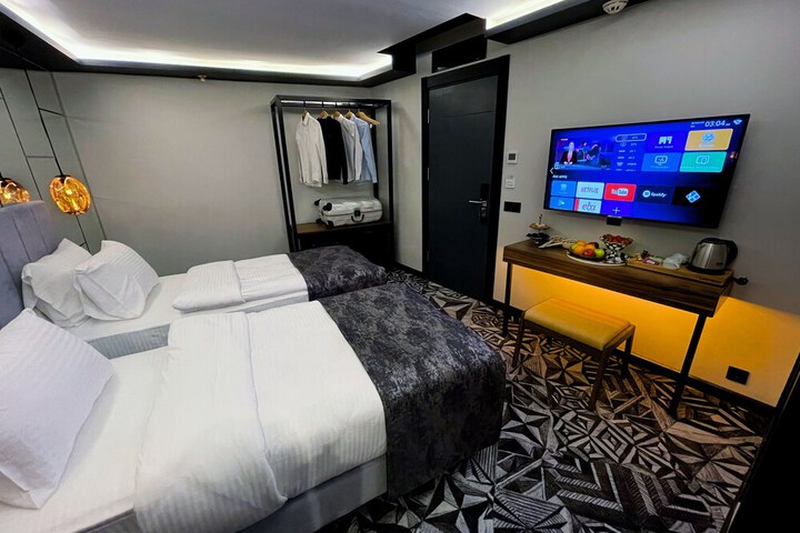 Room 6 of 47