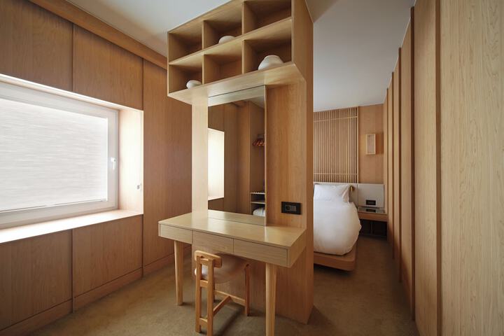 Room 40 of 142