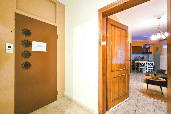Room 4 of 69