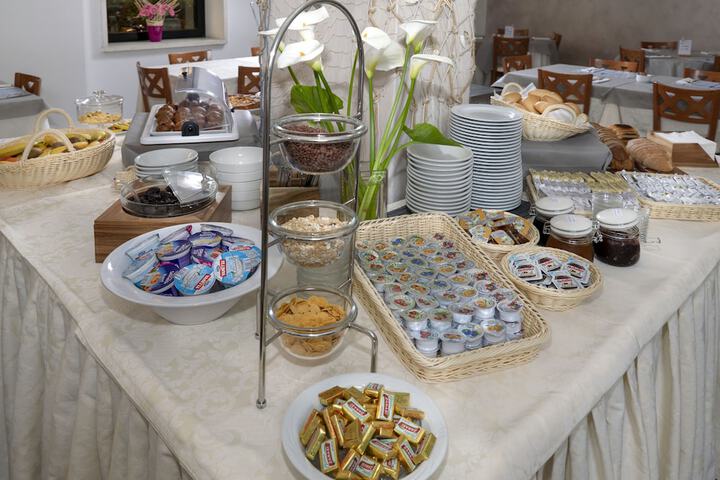 Dining 50 of 68