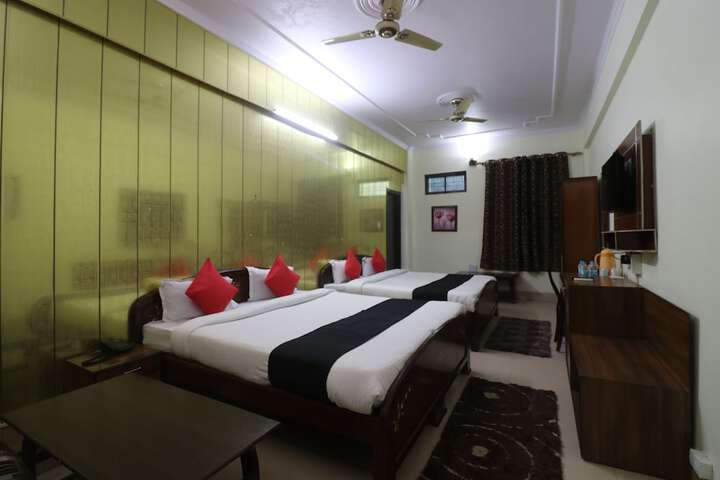 Room 12 of 32