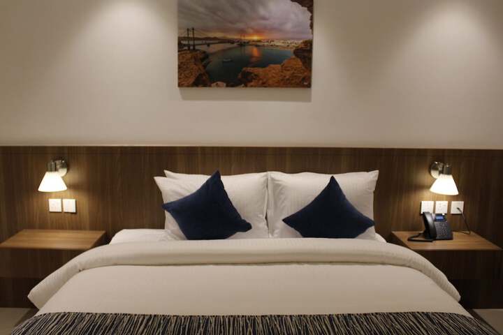 Room 5 of 17