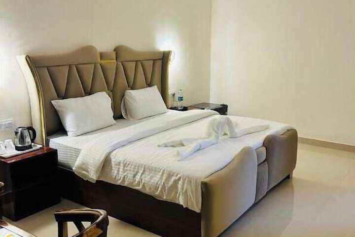 Room 4 of 15