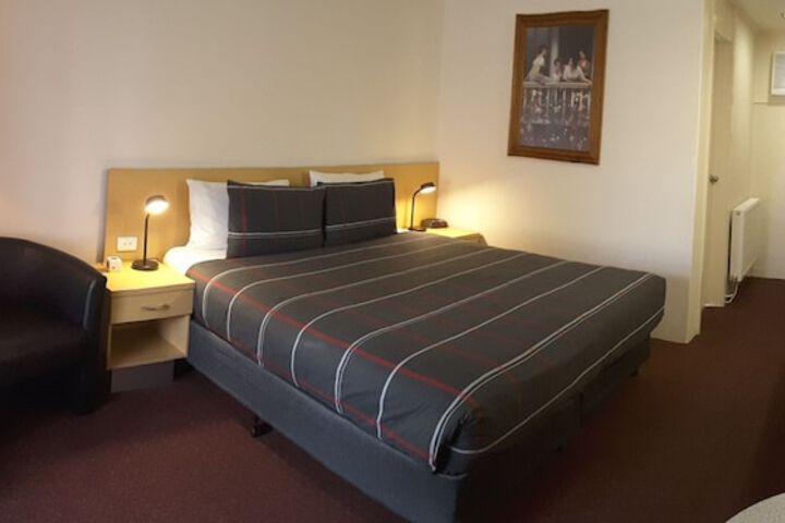 Room 2 of 6