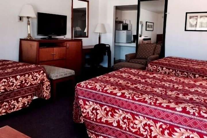 2 Queen Beds (8 of 9)
