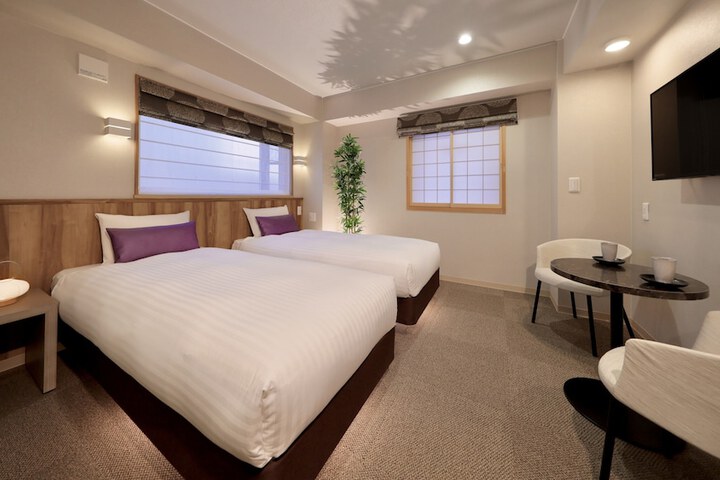 Room 11 of 22