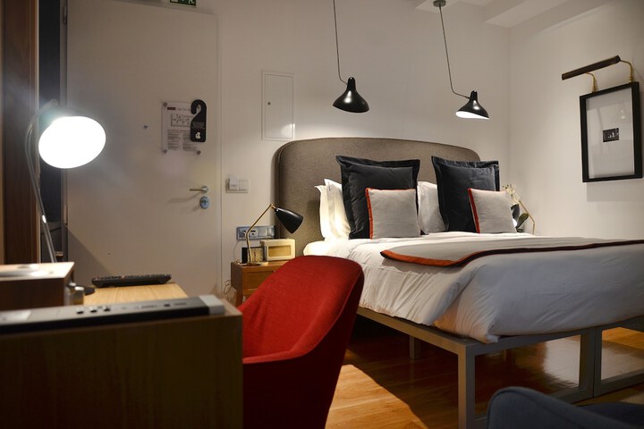 Room 37 of 143