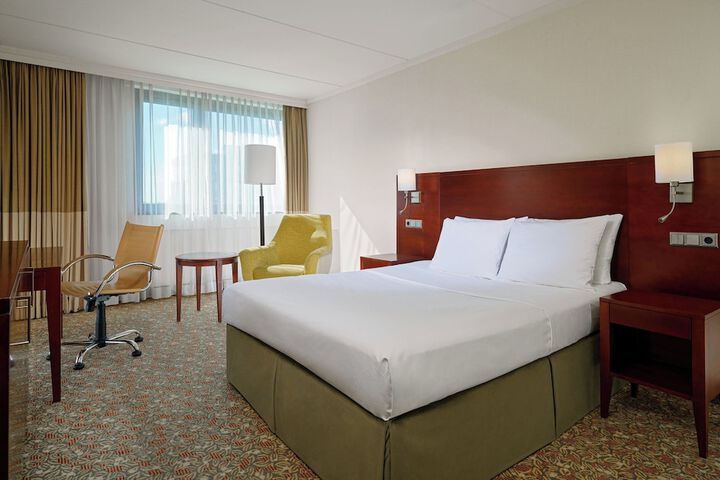Room 16 of 37