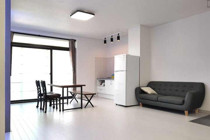 Room 2 of 150