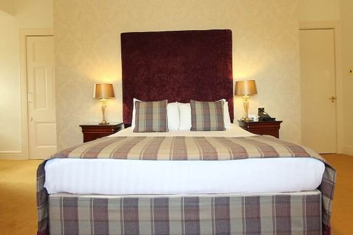 Room 28 of 232