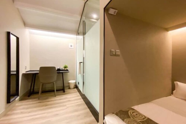 Room 9 of 32