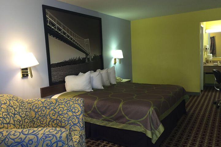 Room 14 of 33