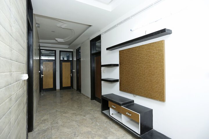 OYO 8481 LE TARA RESIDENCY