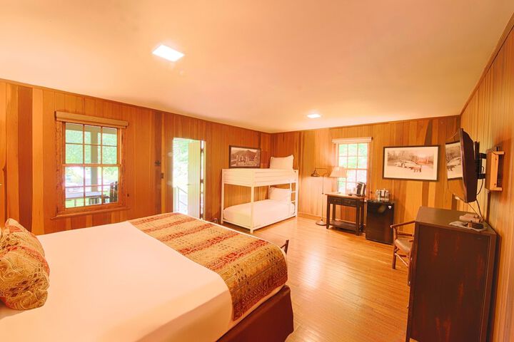 Room 100 of 243