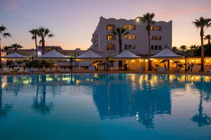 Hotel Pool
