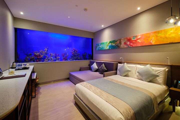 Room 93 of 204