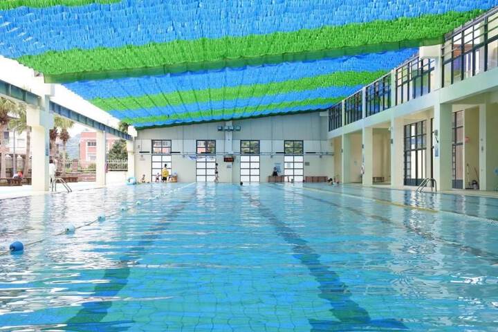 Pool 32 of 44