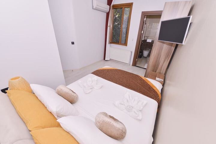 Room 5 of 22