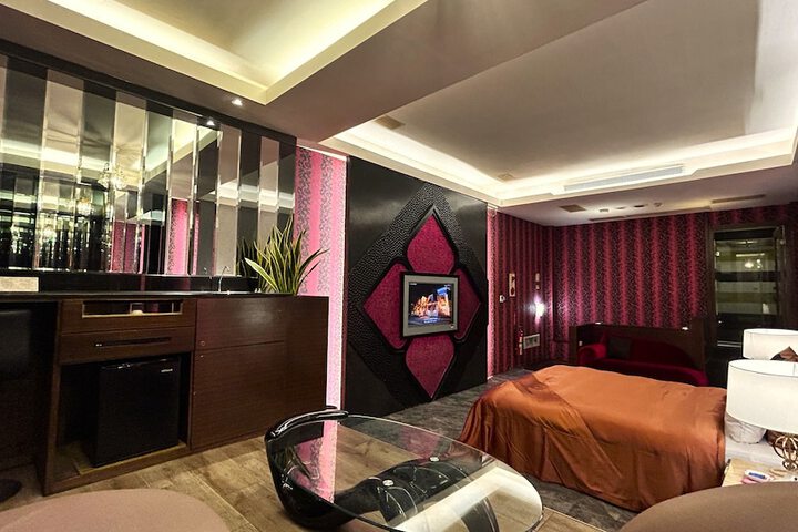 Room 52 of 97
