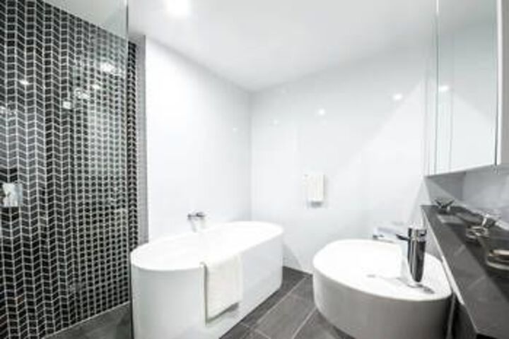 Room 4 of 18