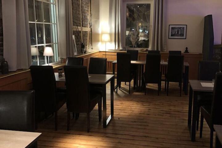 Dining 2 of 3