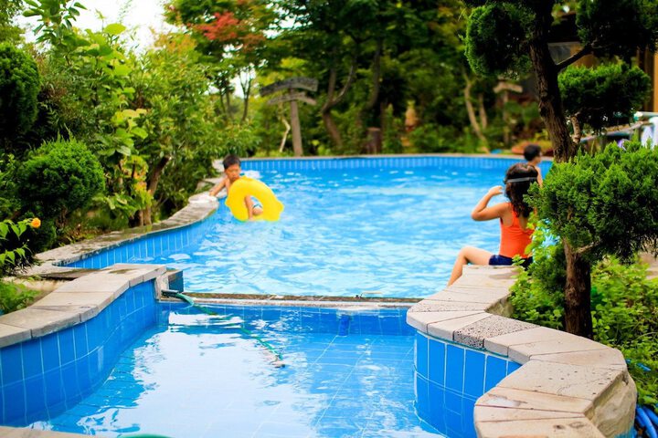 Pool 24 of 37