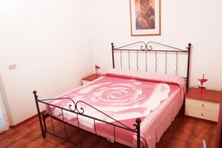 Room 32 of 50