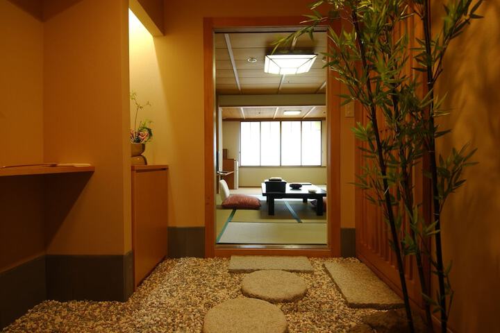 Room 12 of 48