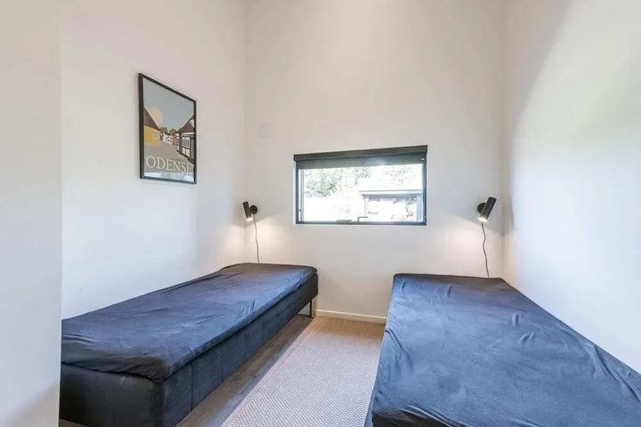 Room 3 of 16