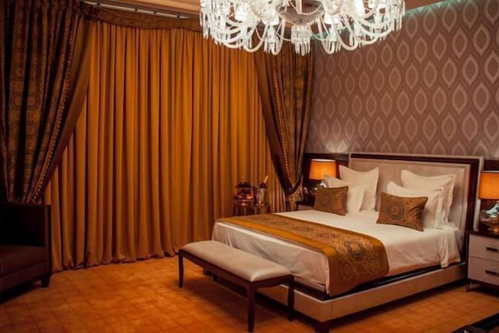Room 4 of 44