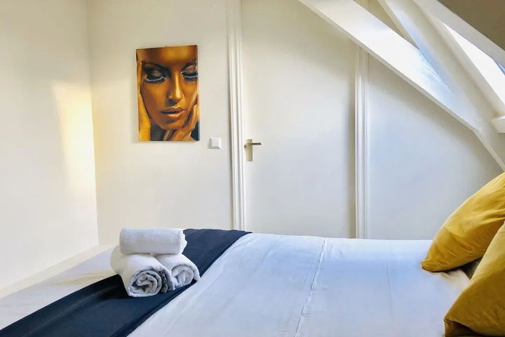 Room 6 of 15
