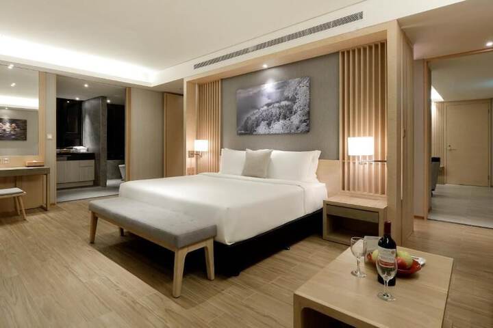 Room 19 of 65