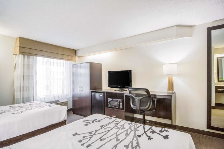 Room 4 of 37