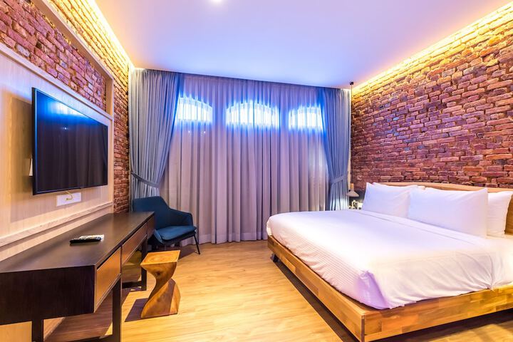Room 7 of 28