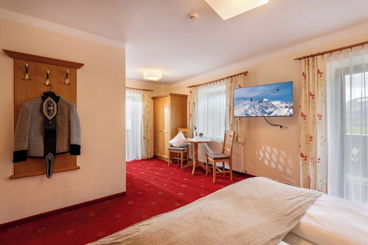 Room 17 of 77