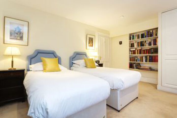 Room 8 of 20