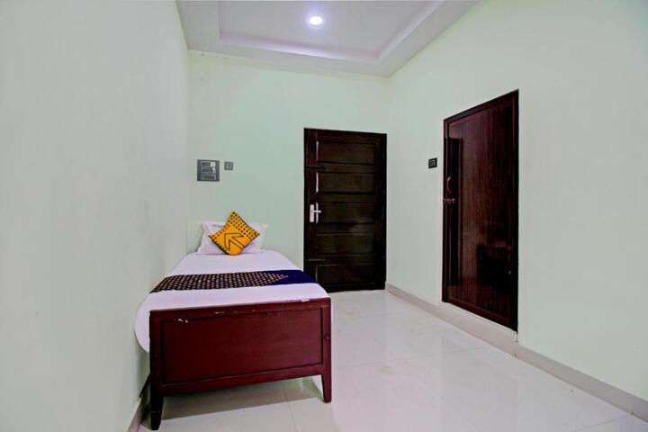 SPOT ON 73862 Jaya Tourist Home