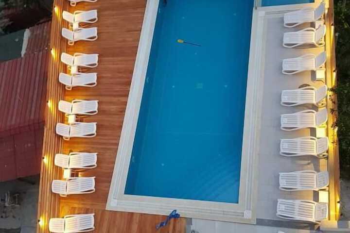 Pool 23 of 33