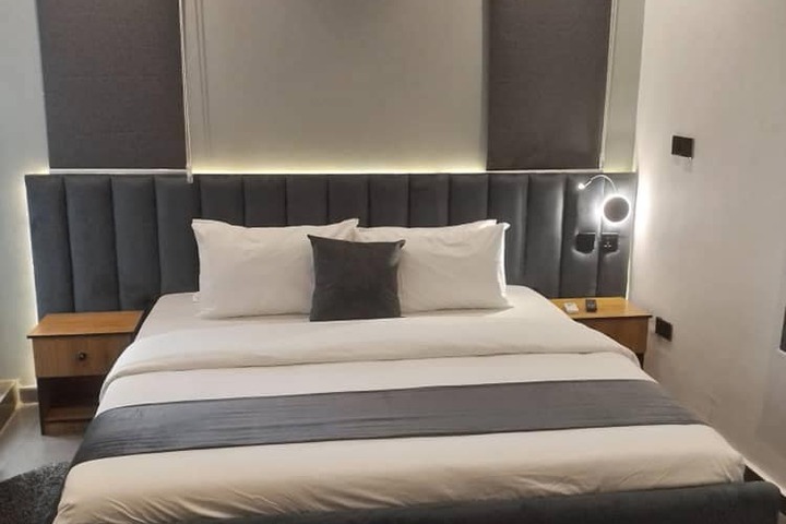Room 11 of 19