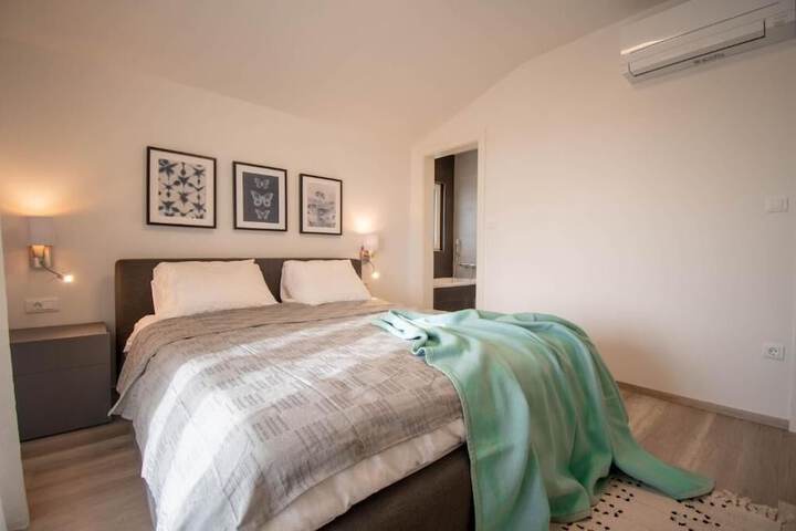 Room 40 of 194