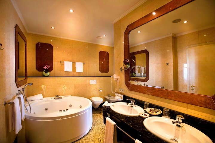 Room 33 of 55