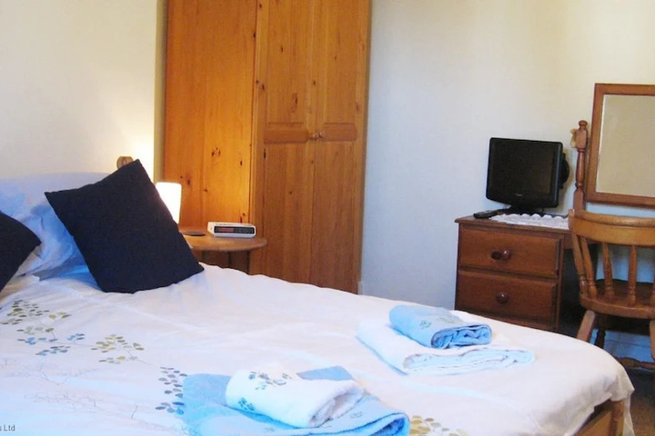 Room 5 of 10