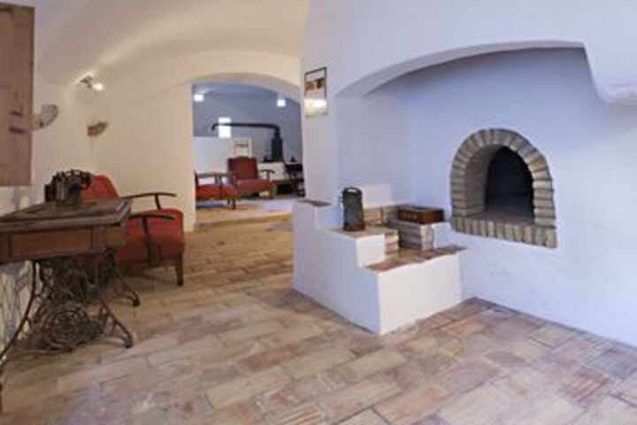 Room 9 of 25