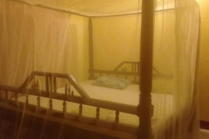 Room 3 of 8