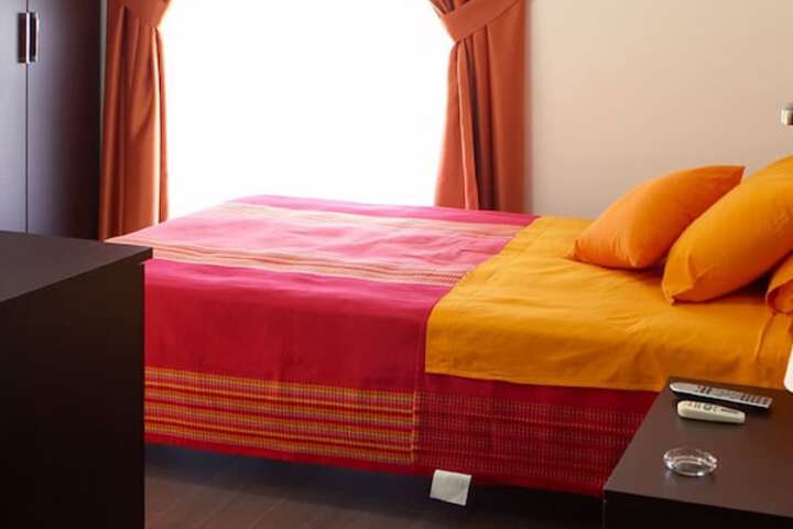 Room 4 of 10
