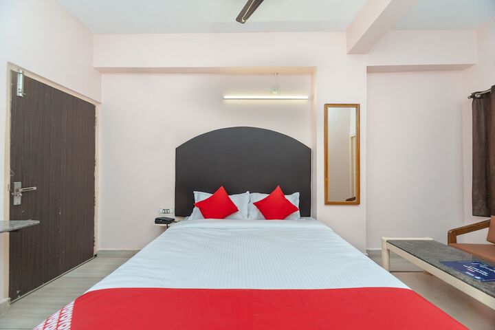 Room 4 of 16